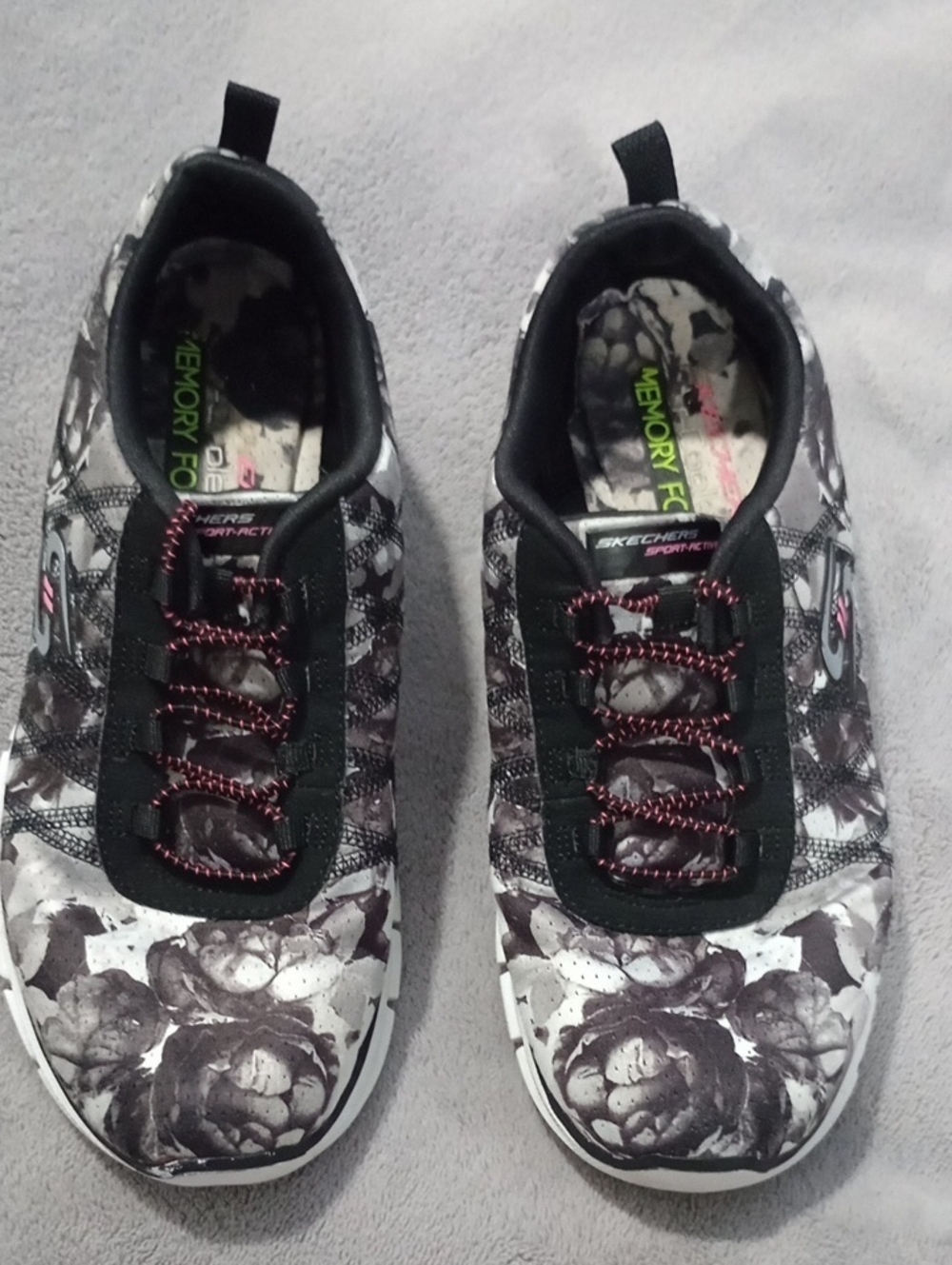 Skechers Floral Memory Foam Slip-Ons in Black, White & Pink Size 7